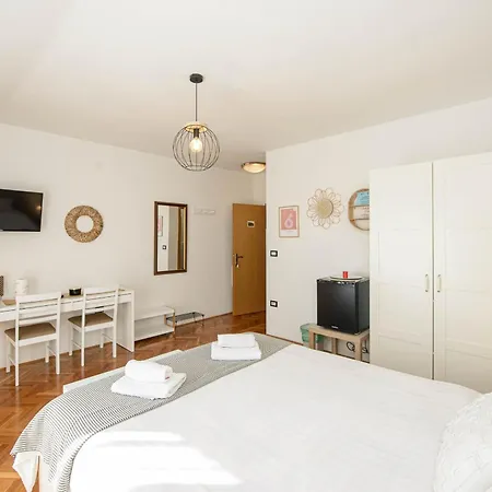 Guests House Dali Πανσιόν 3*