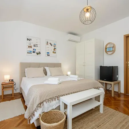 Guests House Dali Πανσιόν