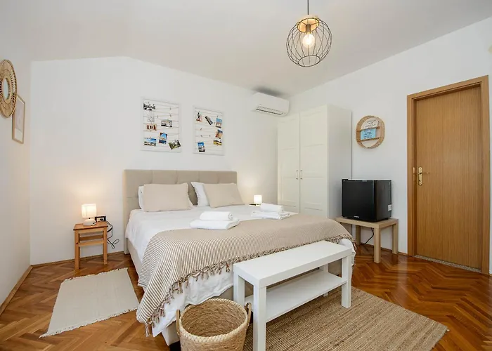 Guests House Dali Πανσιόν