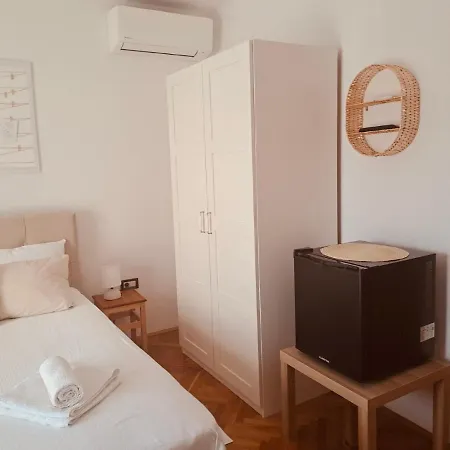 Guests House Dali 3* 로비니